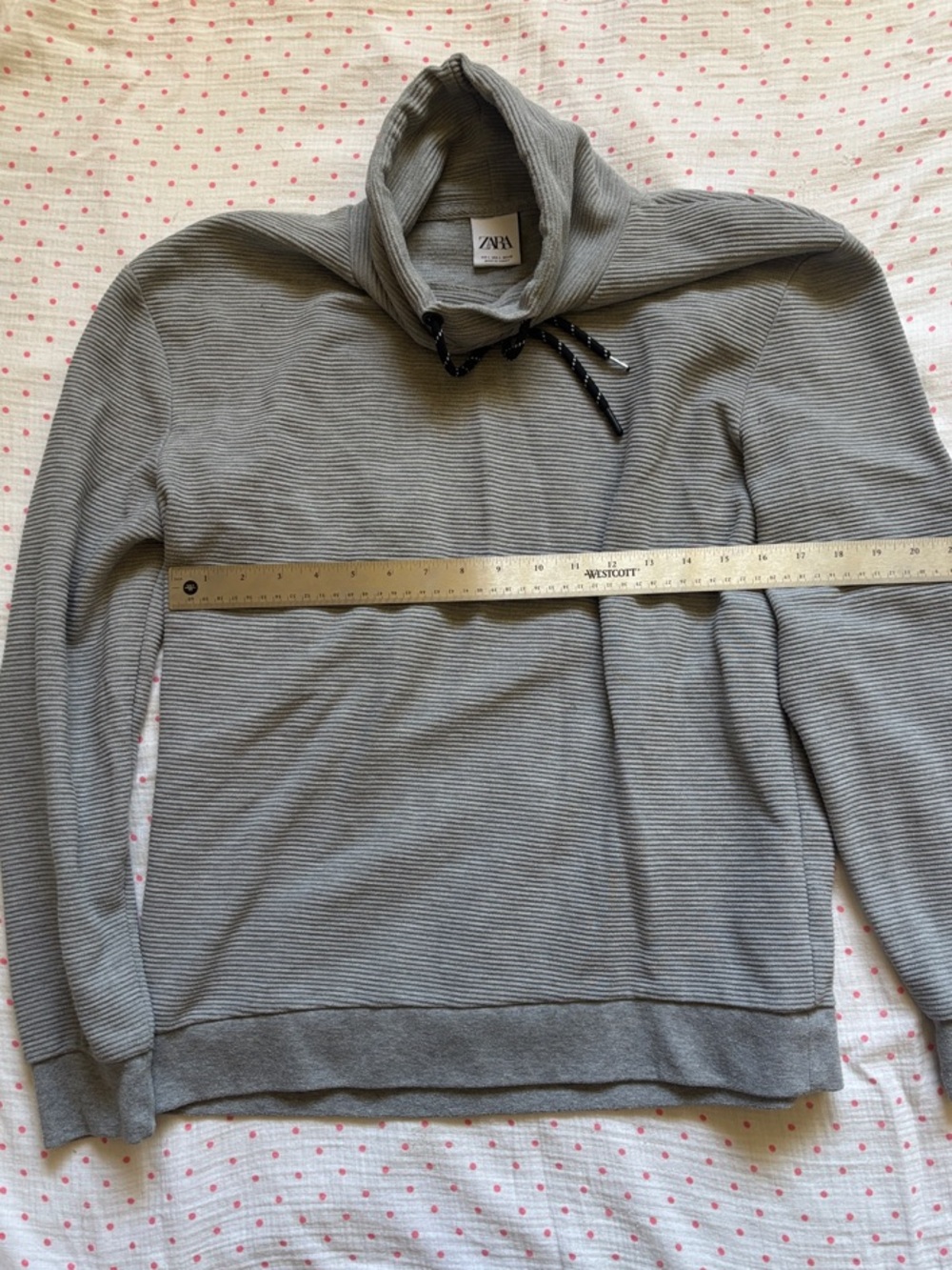 Zara Men’s Light Gray Ribbed Turtleneck Sweater with Drawstring
